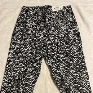 Women’s I.N.C Capri pants.